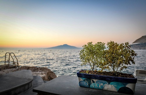 Sorrento City Centre Villa | Beachfront Villa Sorrento & private sea access