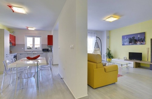 Banjole House | Beachfront villa with private pool and air conditioning, wifi, terrace, barbecue - ideal for a perfect family vacation.