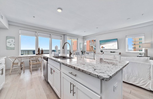 Gulf Shores Condo | BEACHFRONT, ZERO-ENTRY POOL, LUXURY CONDO