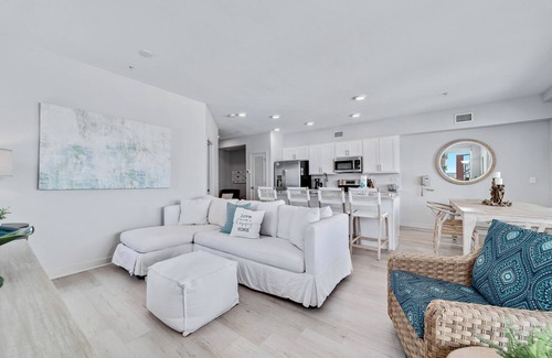Gulf Shores Condo | BEACHFRONT, ZERO-ENTRY POOL, LUXURY CONDO