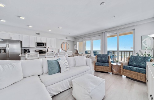 Gulf Shores Condo | BEACHFRONT, ZERO-ENTRY POOL, LUXURY CONDO