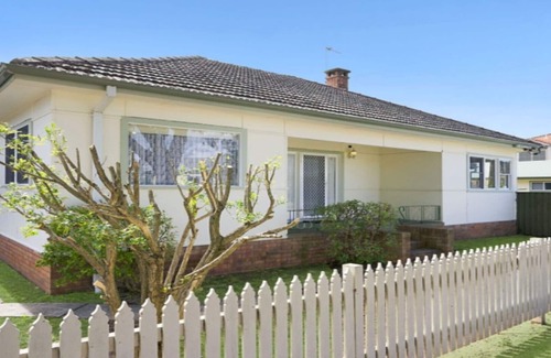 Ettalong Beach House | BEACHHOUSE BARRENJOEY - ETTALONG BEACH