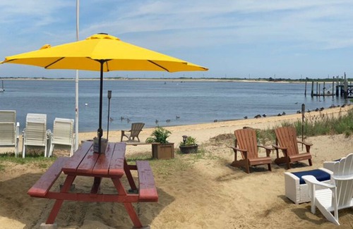 Highlands Apartment | BEACHHOUSE SUITE BEACH AND KAYAKS IN BACKYARD