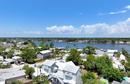 Holiday Beach House | BeachLife Unit AB Getaway Sleeps 22