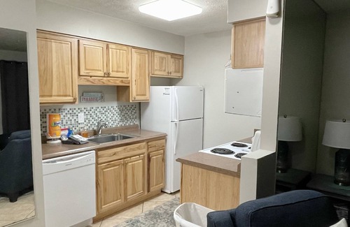 Biltmore Beach Condo | BEACHSIDE 1 bedroom condo with POOL view
