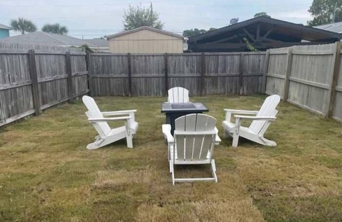 Holiday Beach House | Beachside 1BR Oasis – Walk to Panama City Beach!