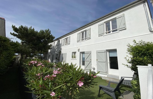 Cayeux-sur-Mer Apartment | Beachside Flat with Sunny Patio