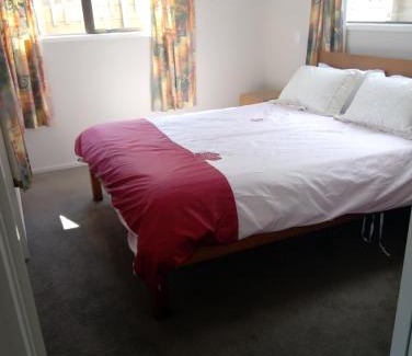 Cable Bay House | Beachside Hideaway - pet friendly