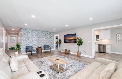 Townsite House | Beachside Retreat with Bikes and Firepit