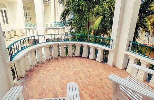 Runaway Bay Apartment | Beachside Townhouse Condo