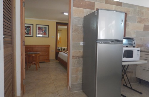 Arashi Apartment | Beachwhitevilla garden apt C,BEST BEACH/SNORKEL 60ft away ,king bed, SEPT. spec