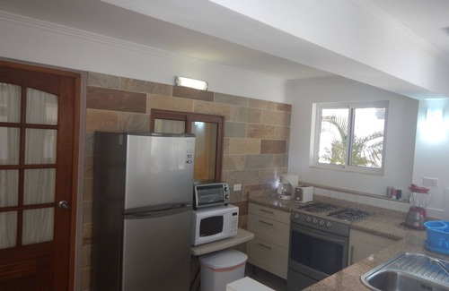 Arashi Apartment | Beachwhitevilla garden apt C,BEST BEACH/SNORKEL 60ft away ,king bed, SEPT. spec