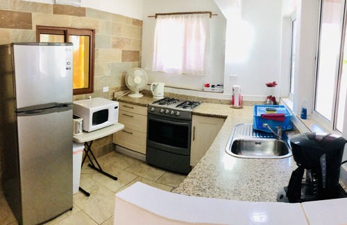 Arashi Apartment | Beachwhitevilla garden apt C,BEST BEACH/SNORKEL 60ft away ,king bed, SEPT. spec