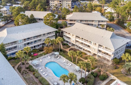 Seagrove Beach Condo | Beachwood 12E- Two Community Pools- Two Bikes- Steps From Beach Access