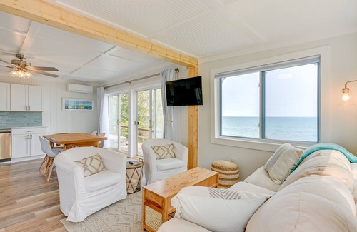Forestville Cottage | Beachy Palms Cottage on Lake Huron w/Hot Tub!