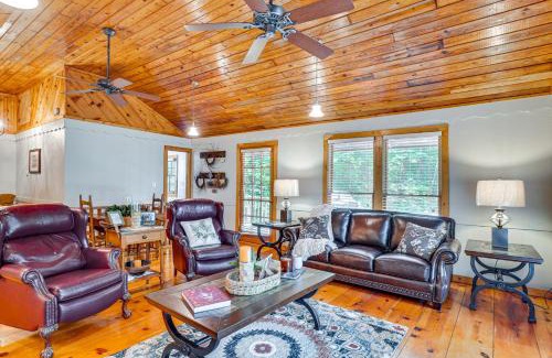 Townsend House | Bear Acres Getaway Cabin with Deck in Townsend!