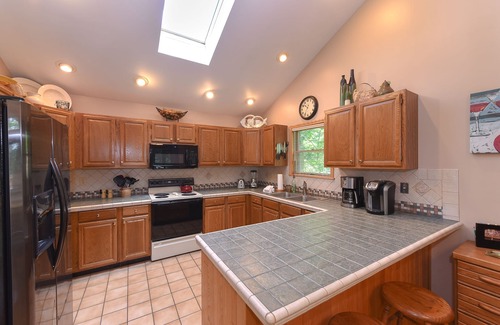 Penelacres House | Bear Cove: Lakefront, Private Dock, Hot Tub, Private Sandy Beach Area!