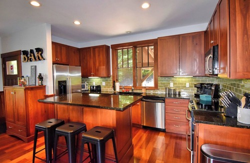Snowshoe House | Bear Cub's Den – Relax in Luxury in The Sanctuary on Snowshoe's South Mountain