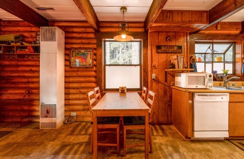 Big Bear Lake House | Bear Lake Hideaway: Two Story Log Cabin w fireplace & hot tub. Walk to the lake!