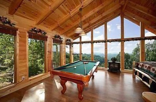 Sevierville Cabin | Bear Lovin' in Pigeon Forge #unforgettable 2 bedroom w/Gameroom, Views & Heart Tub!