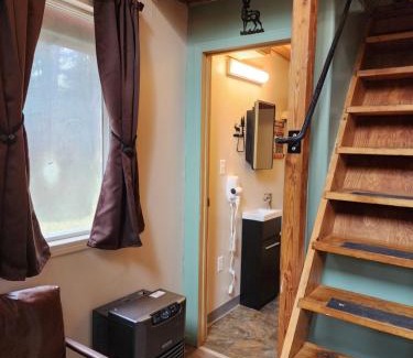 Bear Creek Hostel | Bear Necessities Alaska