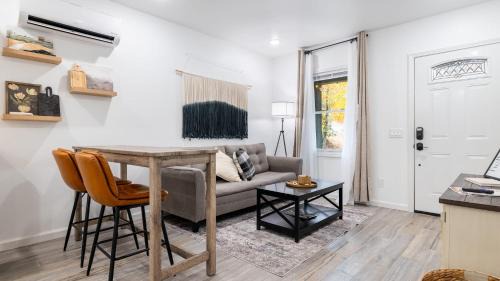 Brevard House | Bear’s Place by AvantStay Cozy Mountain Cabin in Brevard Firepit