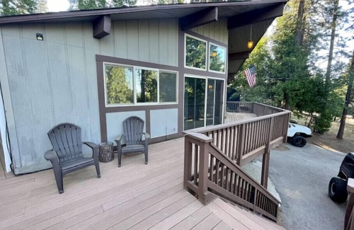 Arnold Cabin | Bears Den. Pool table