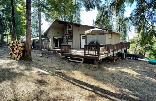 Arnold Cabin | Bears Den. Pool table