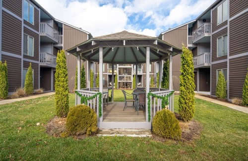 Blowing Rock House | Bearway to Heaven 2BR/2BA Condo in with Fireplace in Beautiful Blowing Rock