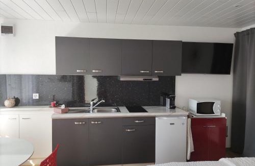 Belmont-sur-Lausanne Apartment | Beau studio avec terrasse et vue POUR NON FUMEURS