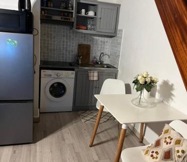 Sainte-Clotilde Centre Apartment | Beau T2 meublé