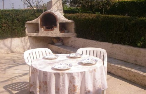 Saint-Georges-des-Coteaux House | Beautiful room with heated pool and shared SPA.Shared bathroom.