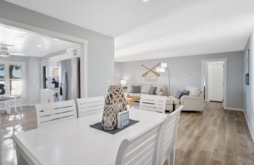 Village of Four Seasons Condo | Beautiful Lake of the Ozark views - Main channel, minutes to Bagnell Dam & Golf.