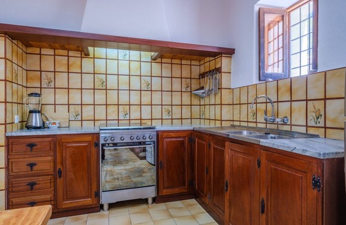 Sant Carles de Peralta Villa | Beautiful Holiday Home with Balcony, Garden & Wi-Fi; Parking Available