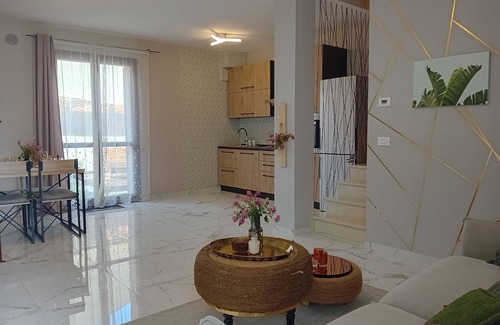 Montefelcino House | Beautiful villa with swimming pool among hills of Marche region