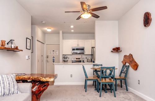 Belltown Condo | Beautiful 1 Bedroom in the Heart of Seattle!