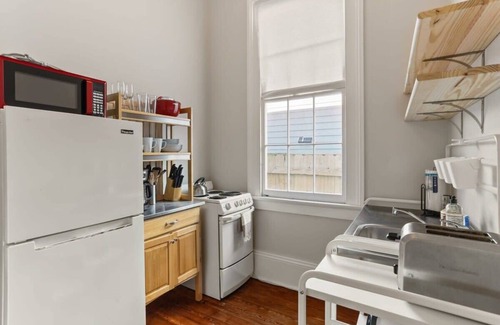 Saint Claude House | Beautiful 1BR | Walk to Food+Music | Bywater