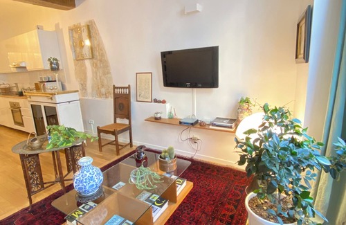 Bonne-Nouvelle Apartment | Beautiful 2-bedroom flat in the heart of Paris. FREE PARKING.