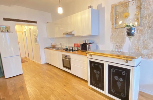 Bonne-Nouvelle Apartment | Beautiful 2-bedroom flat in the heart of Paris. FREE PARKING.