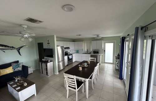 Cutthroat Harbor Estates House | Beautiful 2-bedroom canal home with peak-a-boo open water views in Cudjoe Key