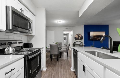 University Hills and Windsor Park Apartment | Beautiful 2BD/1BA in University Hills 3603