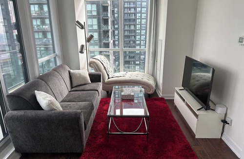 Downtown Mississauga Condo | Beautiful 2Bed 2Bath Condo Steps to Square One