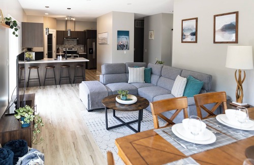 Revelstoke House | Beautiful 3 Bedroom House w/Hot Tub, Sauna & Private Yard - 2 Minutes to RMR