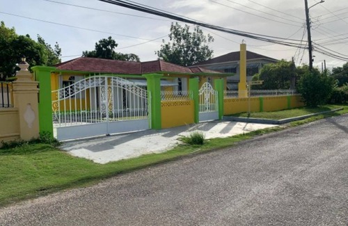 Santa Cruz House | Beautiful 3 bedrooms 2bathrooms vacation home can sleep 8 people in Santa Cruznn