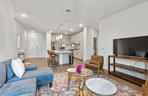 Windsor Park Apartment | Beautiful 3 bedroom oasis close to downtown