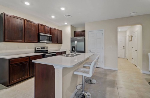 Naples House | BEAUTIFUL 3BD 2.5BA TOWNHOME, PRESERVE VIEW, POOL, GYM.