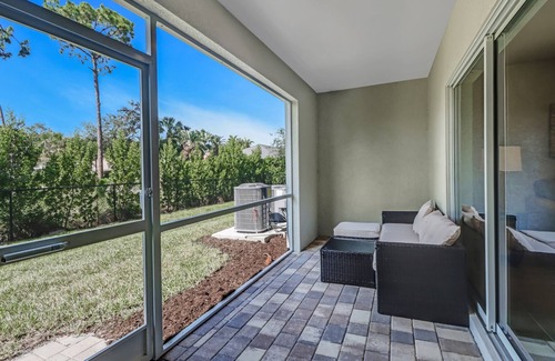Naples House | BEAUTIFUL 3BD 2.5BA TOWNHOME, PRESERVE VIEW, POOL, GYM.
