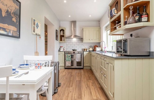 Bourton House | Beautiful 3BD Family Retreat in Oxfordshire