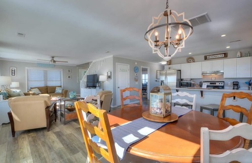 Caswell Beach House | Beautiful 3BR/2BA House, 2nd Row with ocean & icw views, Dog Friendly, Sleeps 10