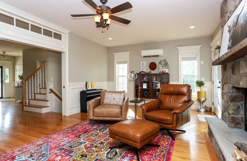 Beacon House | Beautiful 4 bd 4bth Beacon House with Hot Tub close to town and hiking trails...